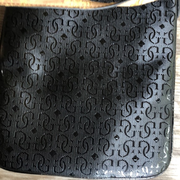 3 for $15	Guess Cross Body bag - Picture 4 of 5